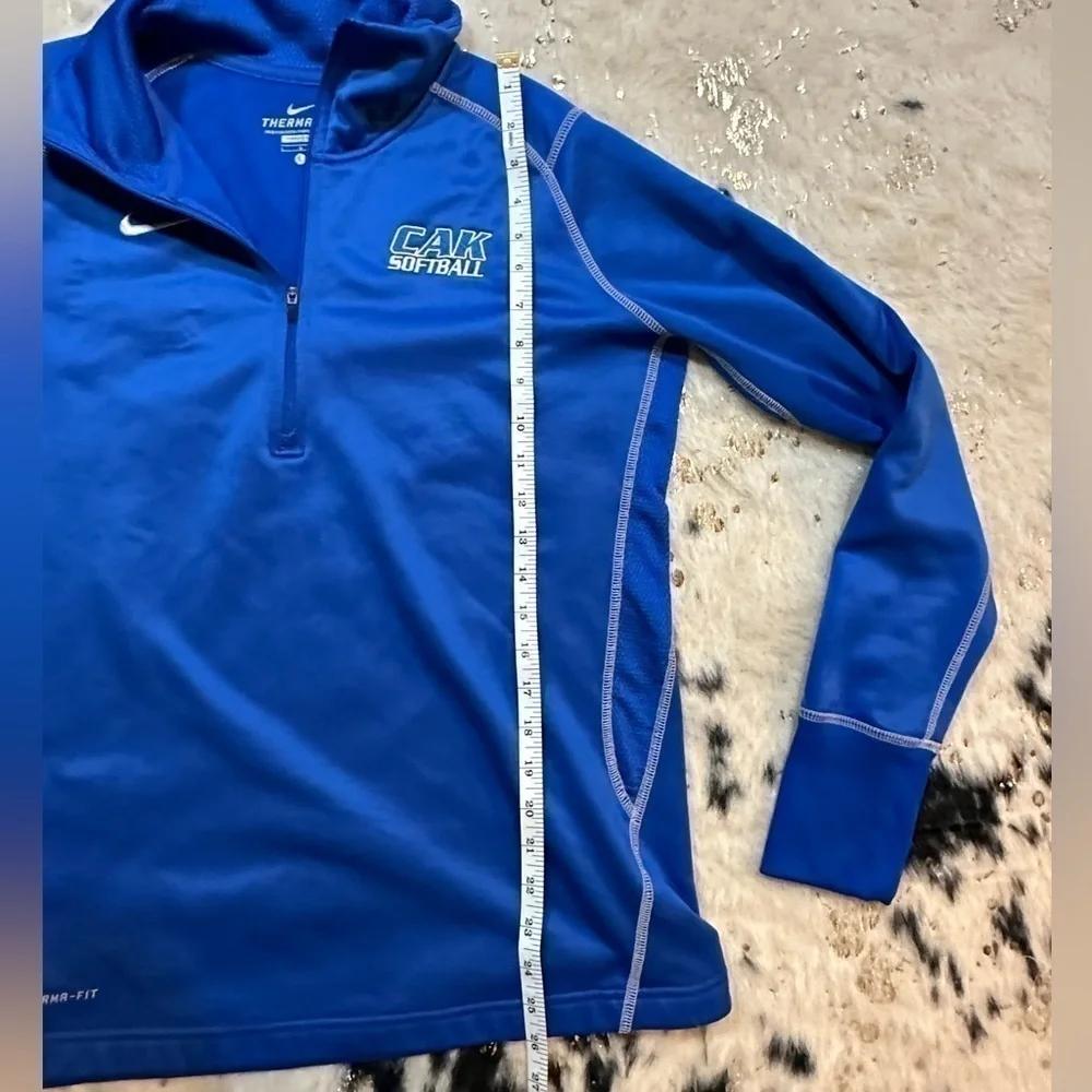 NIKE women’s blue quarter zip therma fit pullover size large